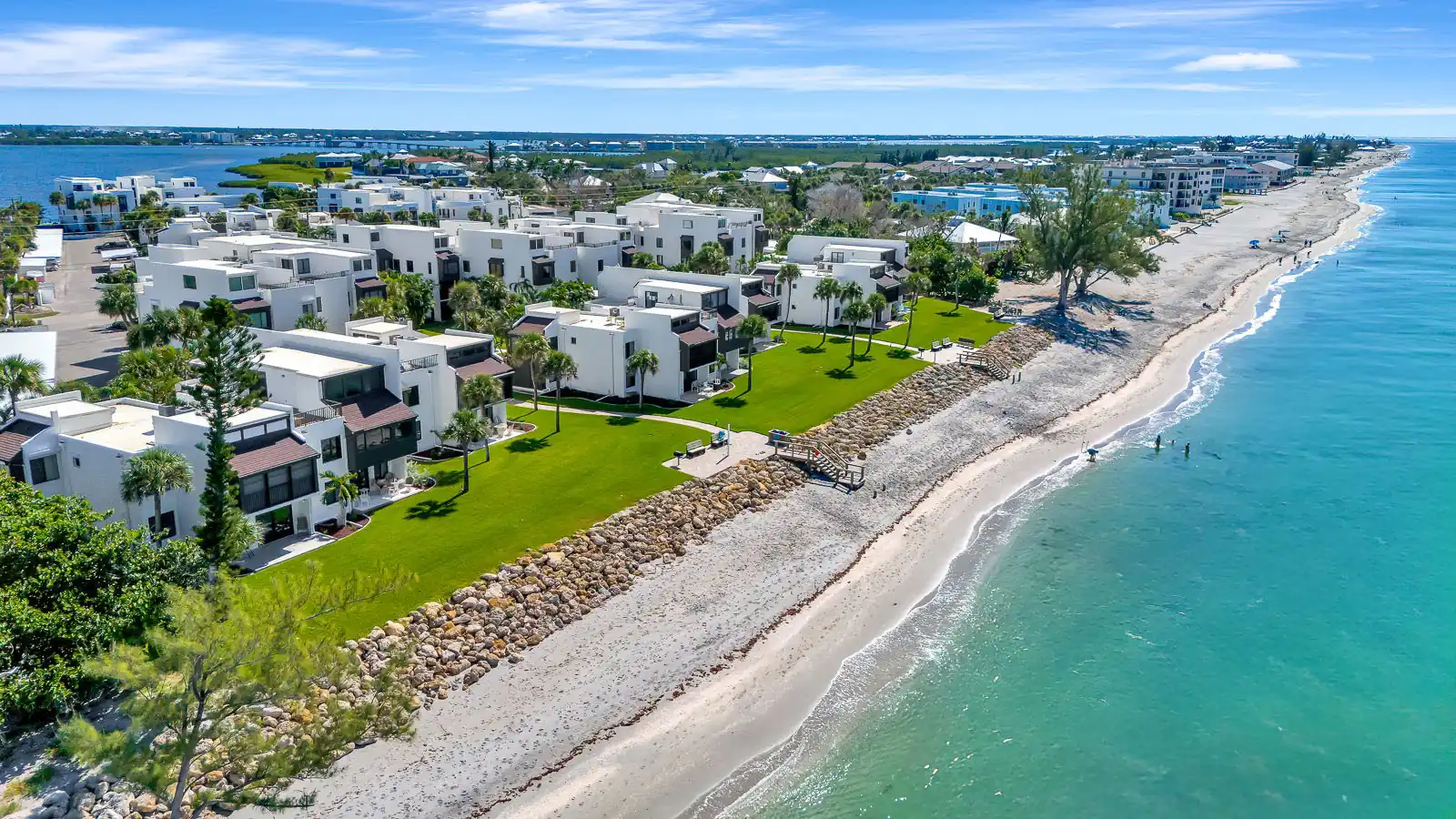 Peaceful Escape – Tamarind with Pool & Bay Views
