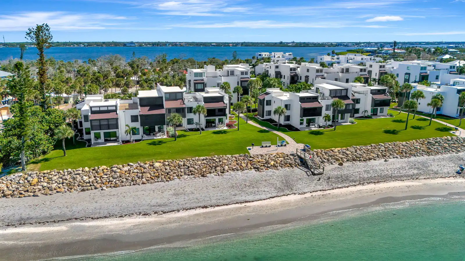 Peaceful Escape – Tamarind with Pool & Bay Views