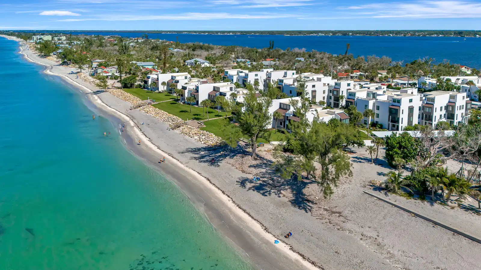 Peaceful Escape – Tamarind with Pool & Bay Views