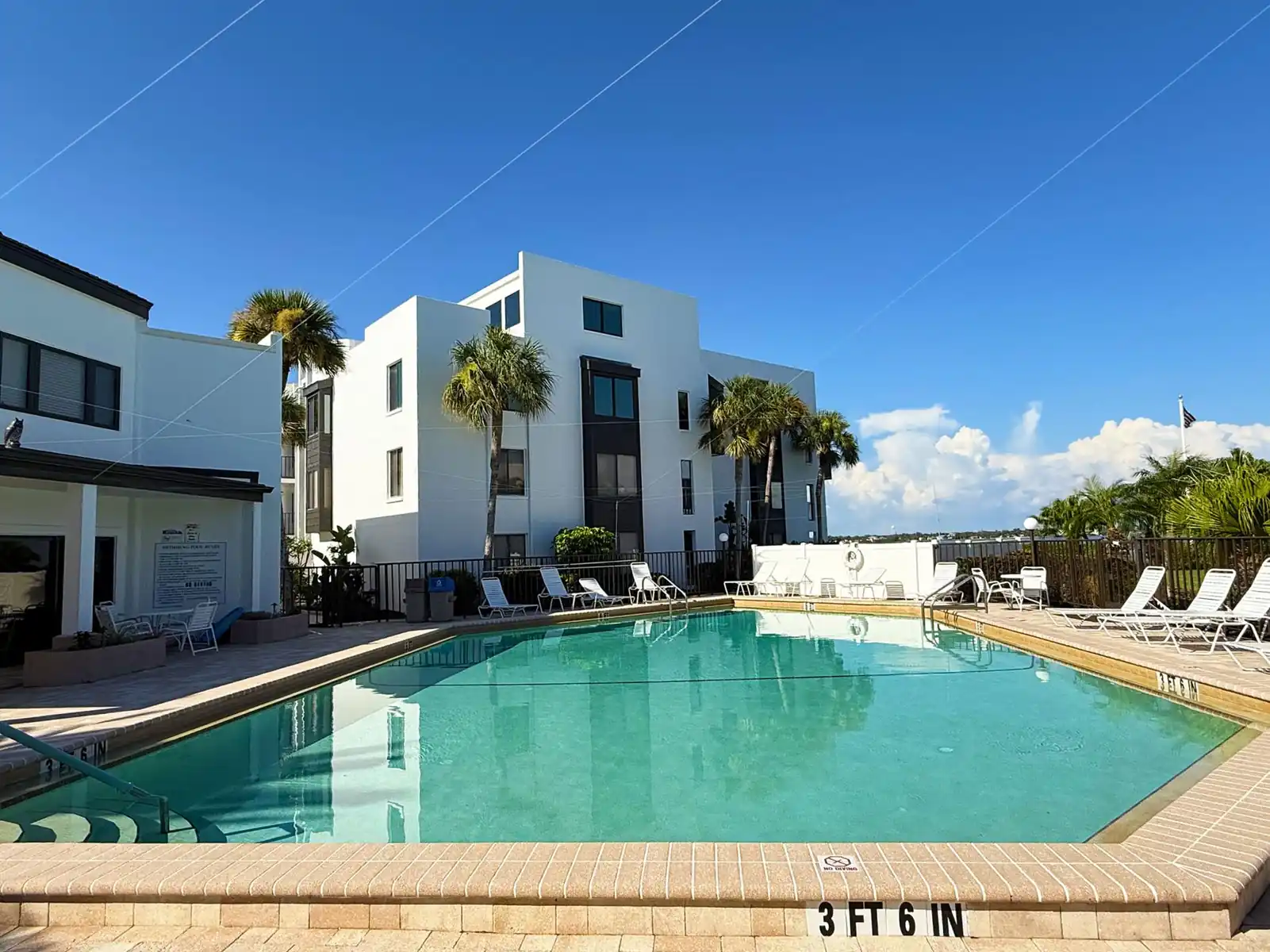 Peaceful Escape – Tamarind with Pool & Bay Views