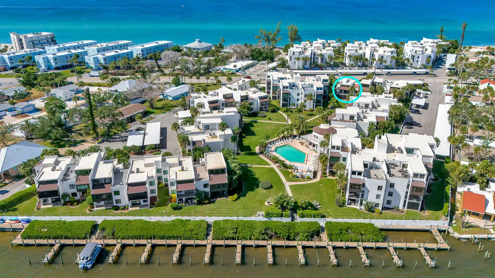 Peaceful Escape – Tamarind with Pool & Bay Views