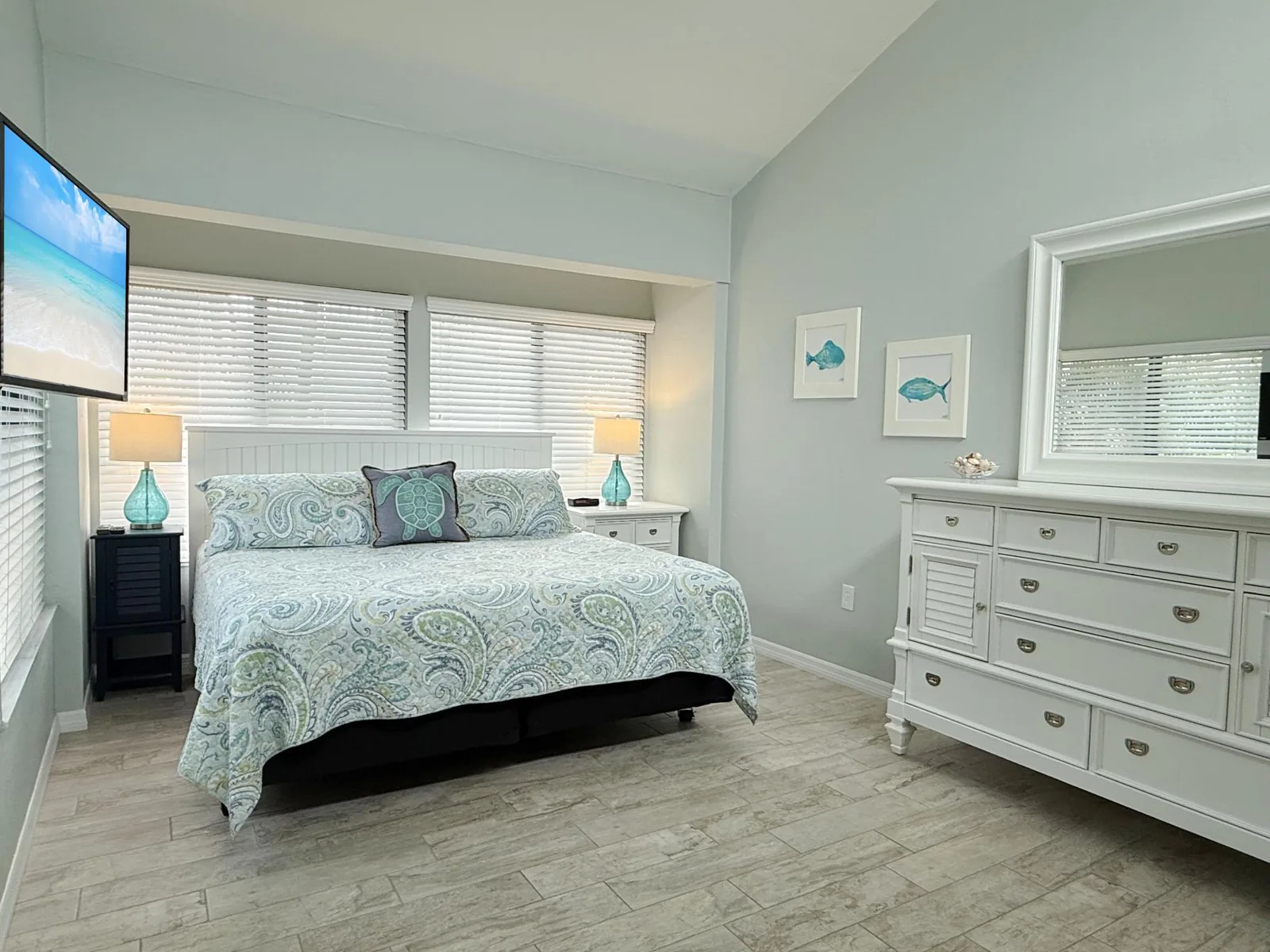 Modern Comfort – 2BR Bayside Condo at Tamarind