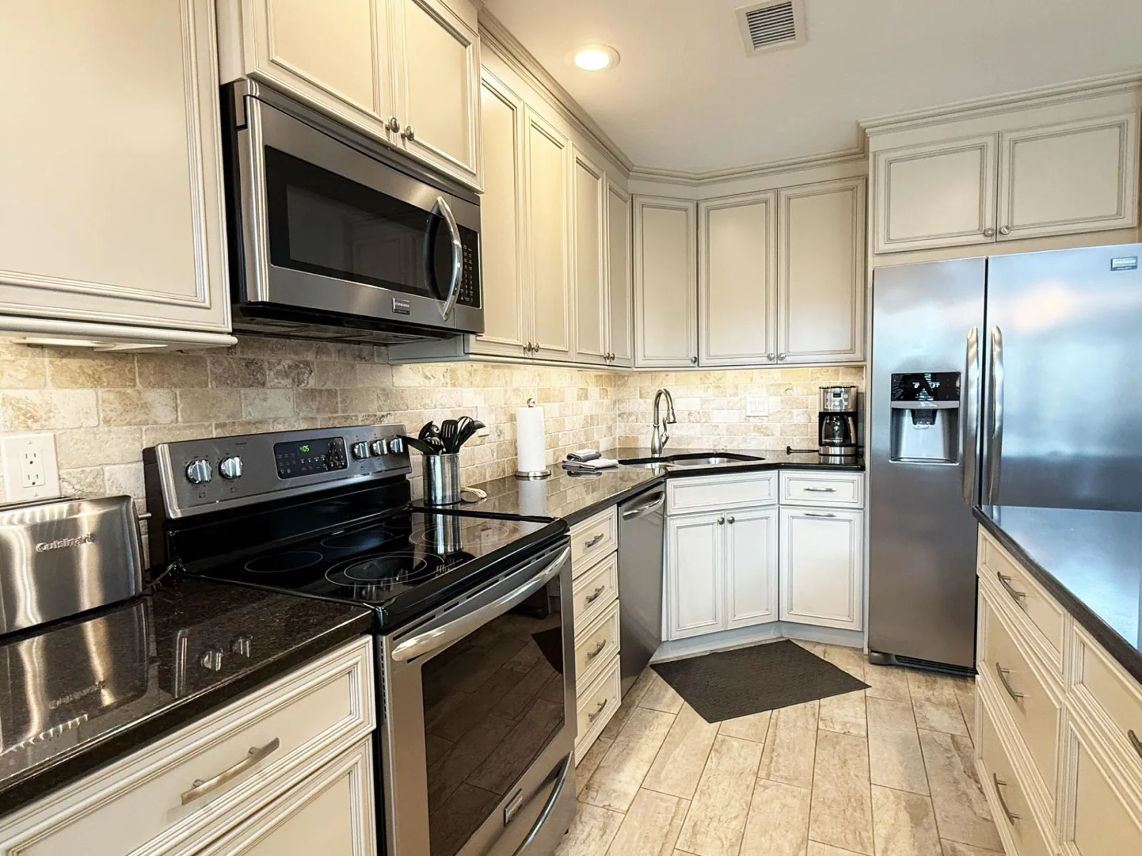 Modern Comfort – 2BR Bayside Condo at Tamarind