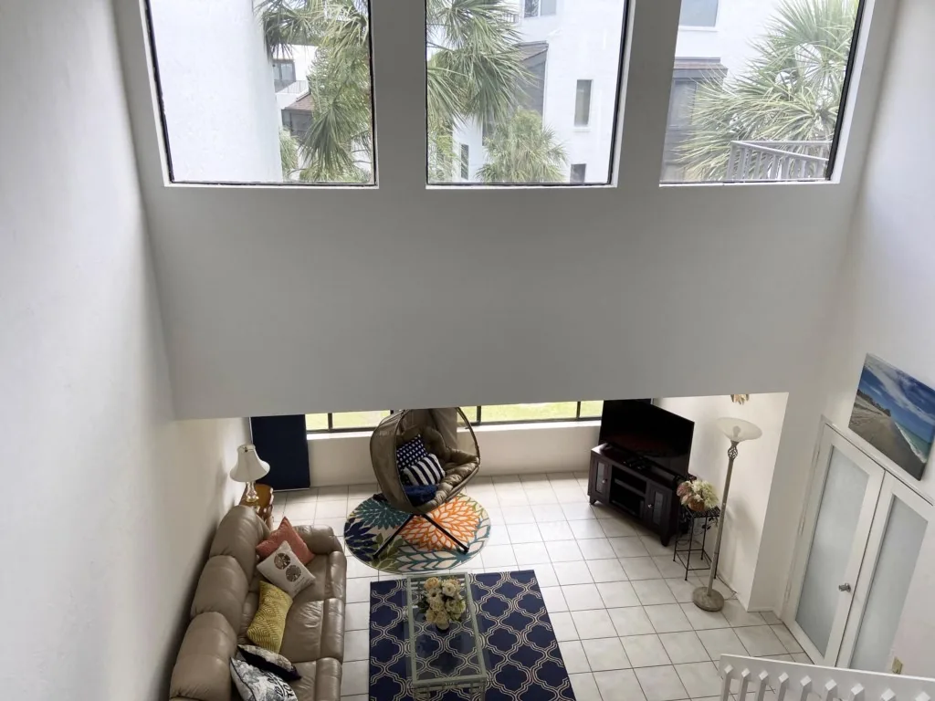 Rooftop Vibes – 2BR Loft in Tamarind on Manasota