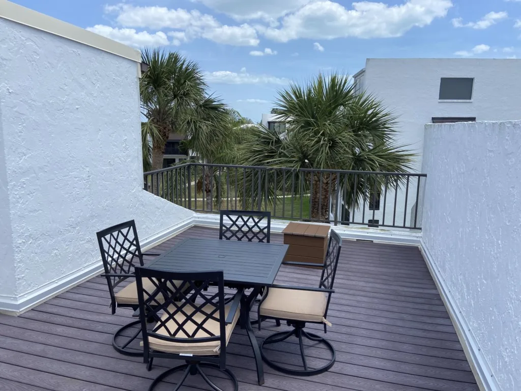 Rooftop Vibes – 2BR Loft in Tamarind on Manasota