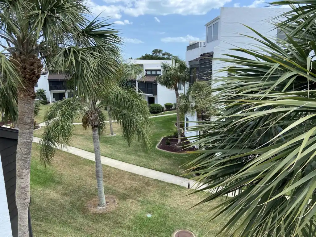 Rooftop Vibes – 2BR Loft in Tamarind on Manasota