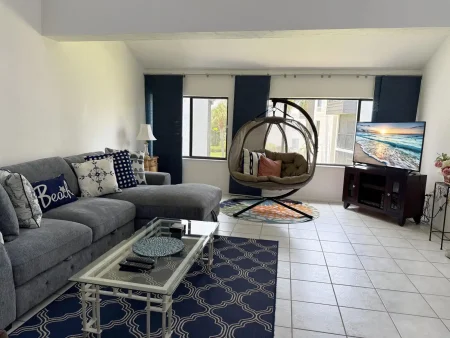 Rooftop Vibes – 2BR Loft in Tamarind on Manasota