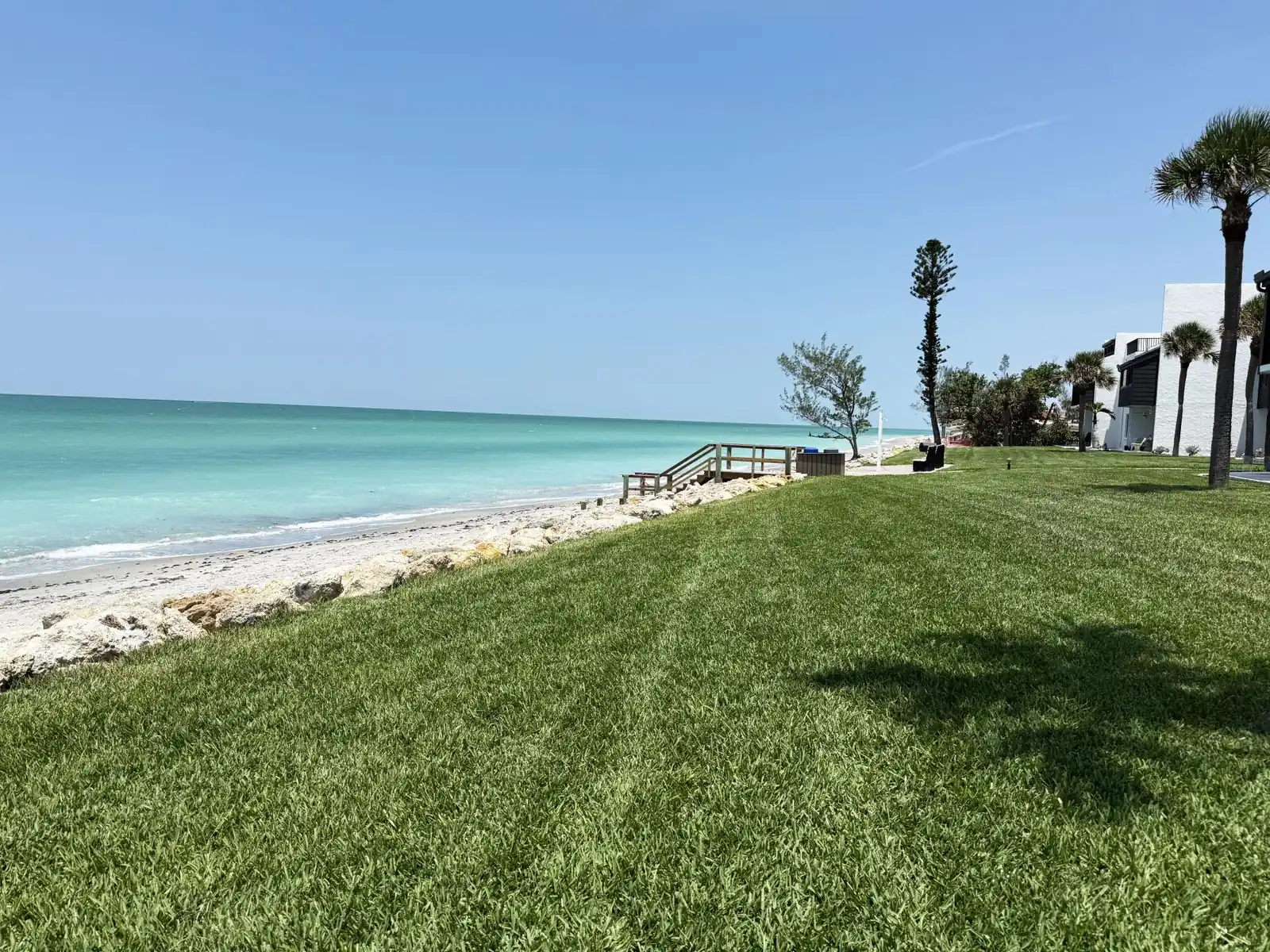 Rooftop Vibes – 2BR Loft in Tamarind on Manasota