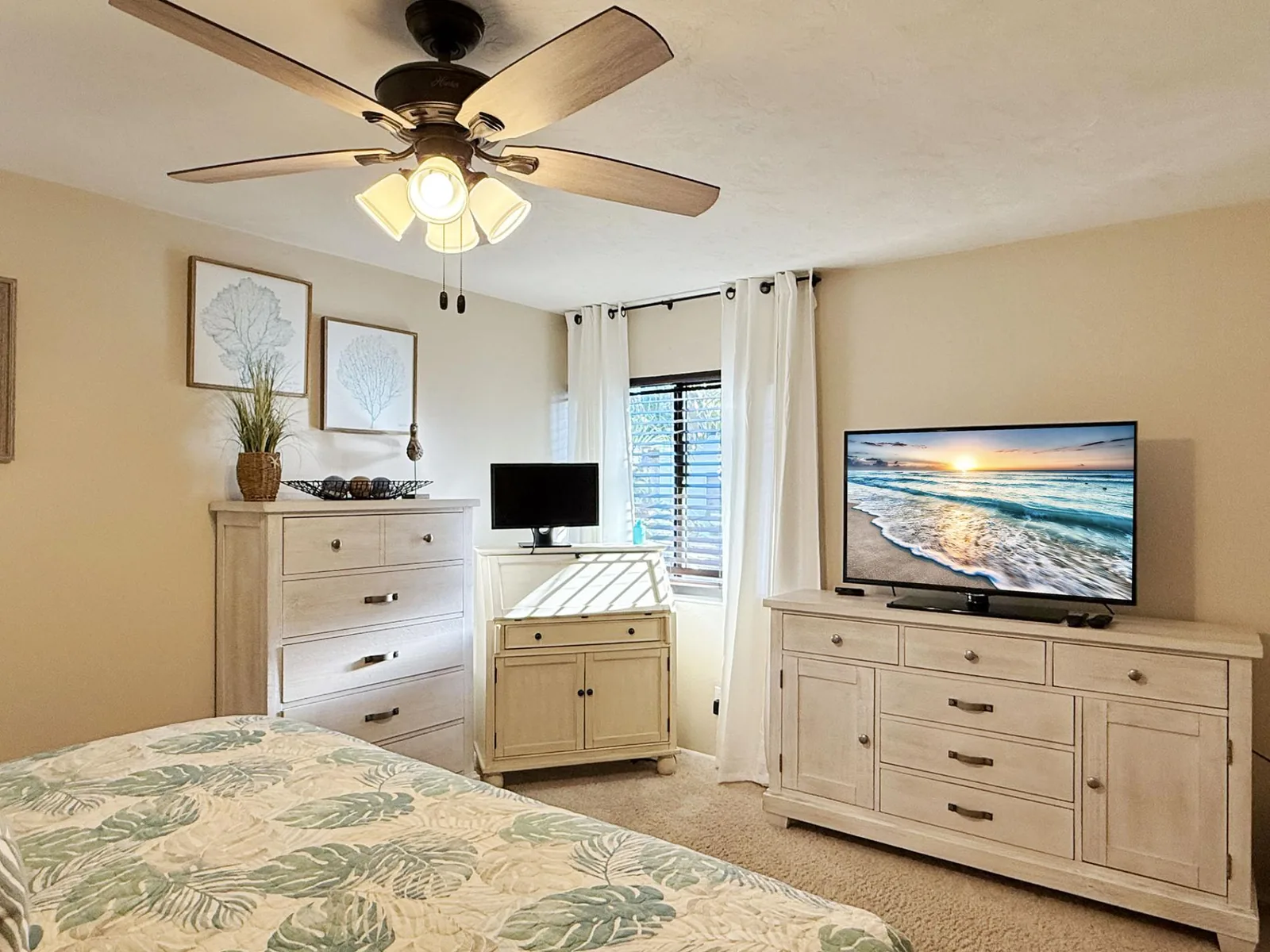 Tamarind 3BR Loft – Beach Vibes & Bay Views