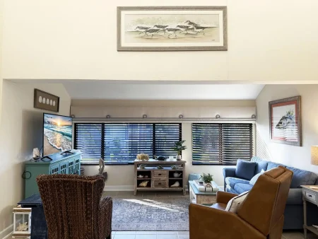Tamarind 3BR Loft – Beach Vibes & Bay Views