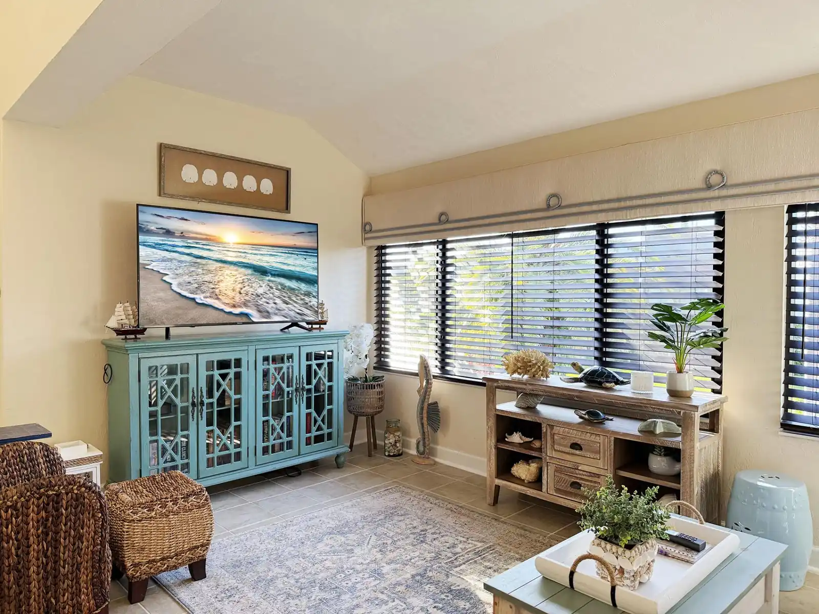 Tamarind 3BR Loft – Beach Vibes & Bay Views