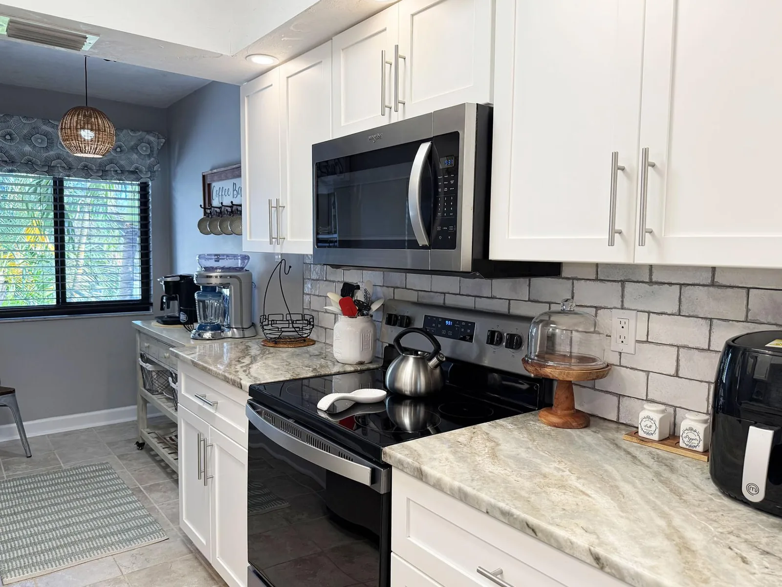 Tamarind 3BR Loft – Beach Vibes & Bay Views