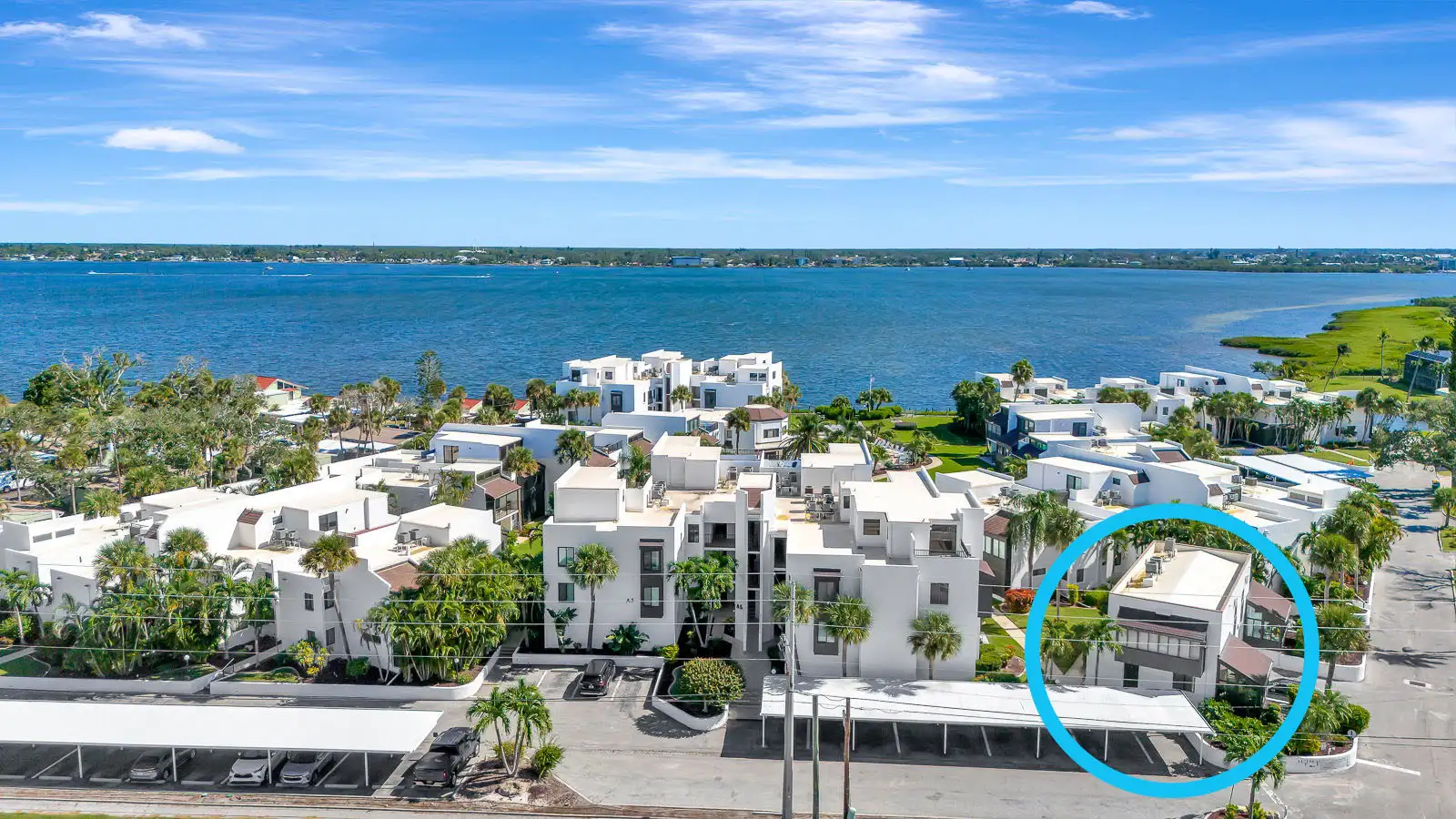 Bayside 2BR Condo at Tamarind - Private Sun Deck