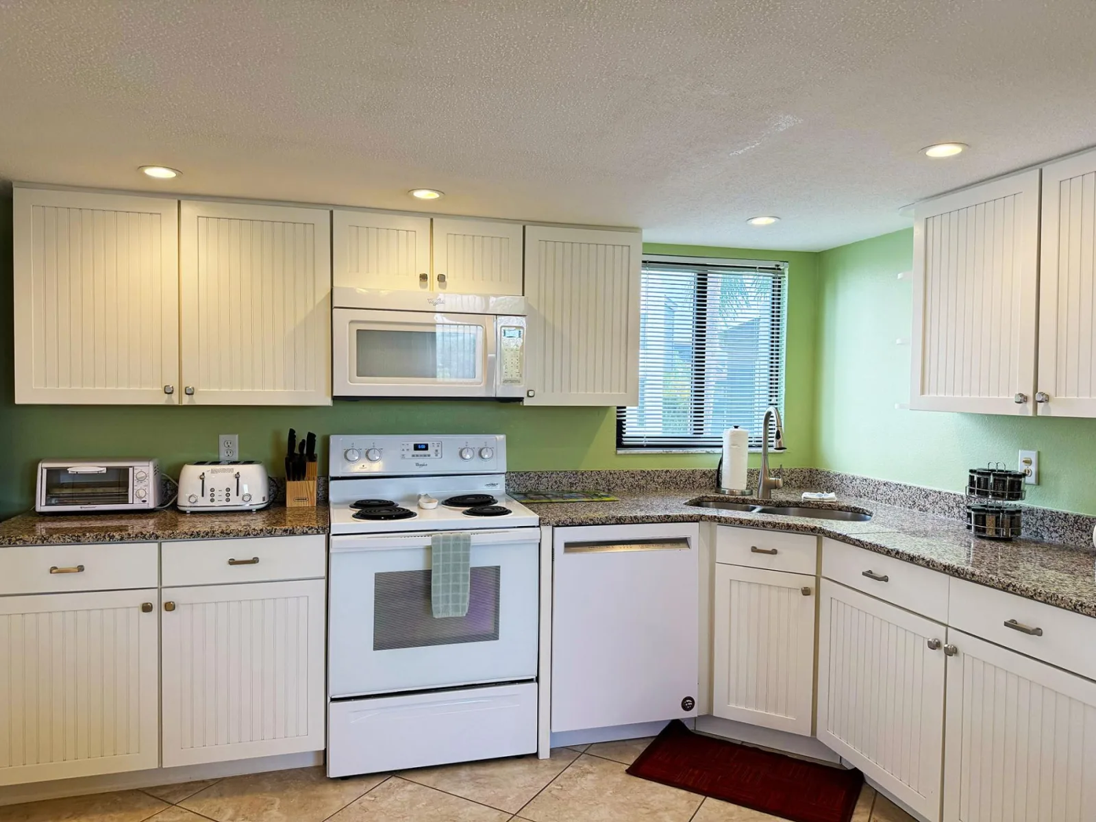 Bayside 2BR Condo at Tamarind - Private Sun Deck