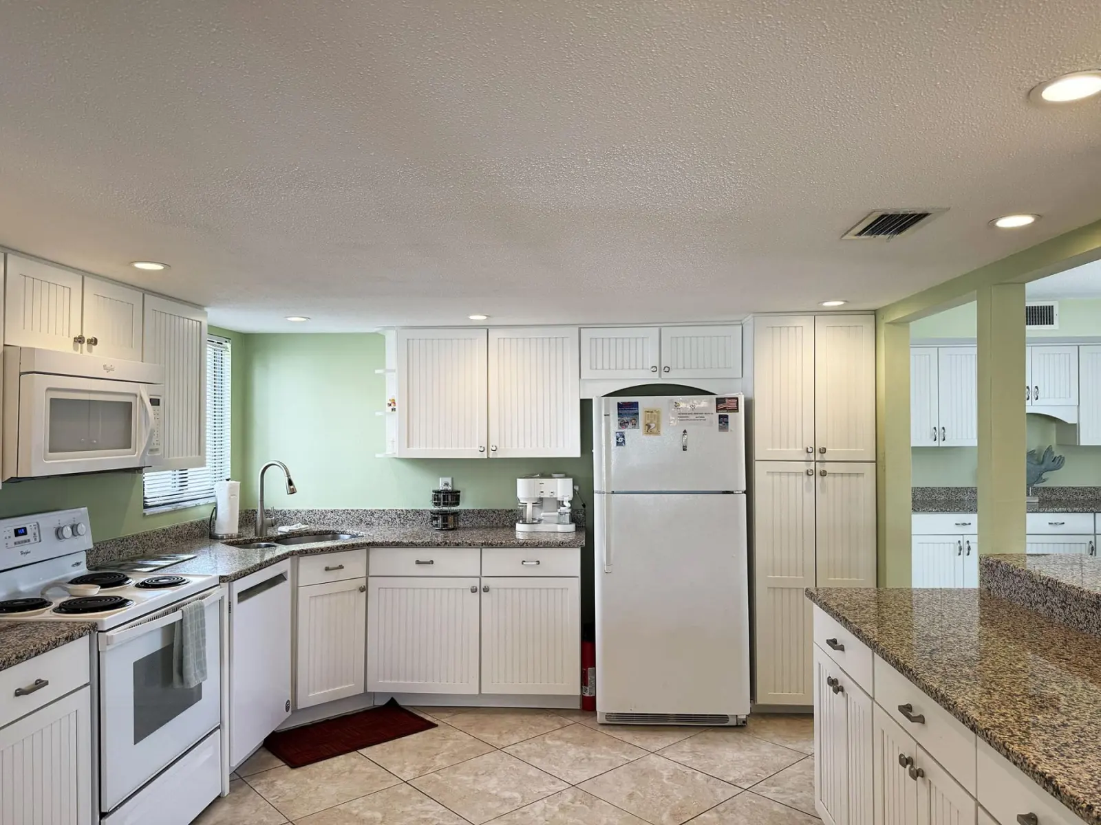Bayside 2BR Condo at Tamarind - Private Sun Deck