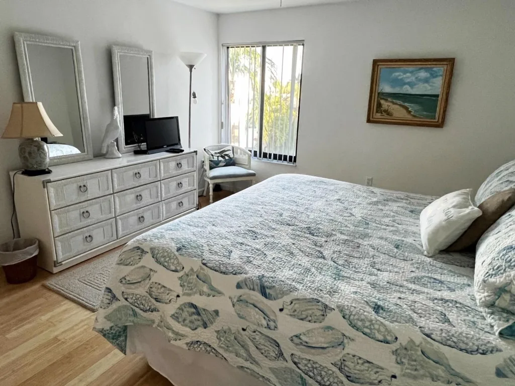 Open Deck – 2BR Loft Condo with Bay Views
