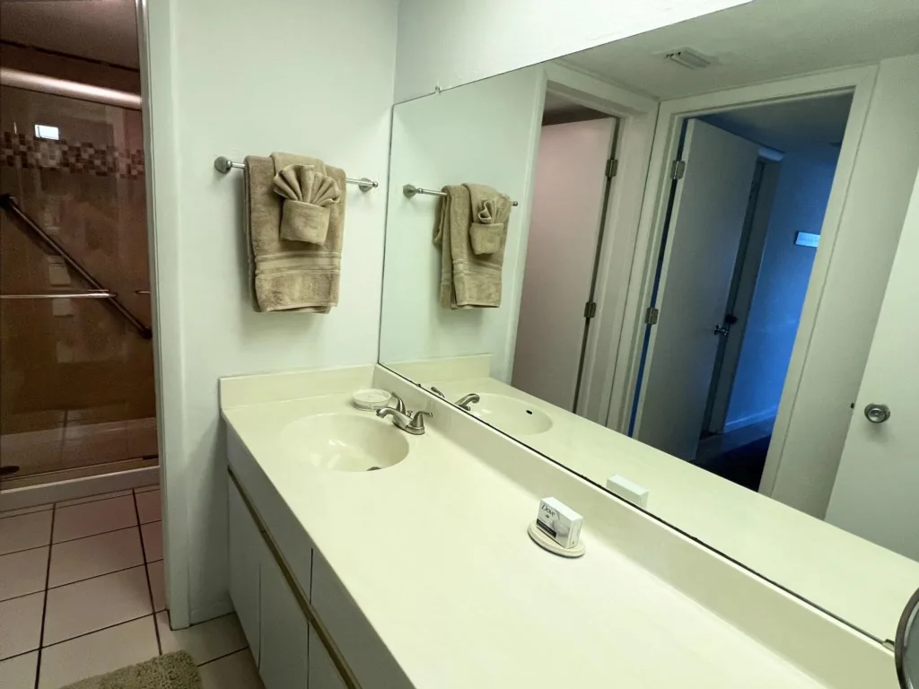 Open Deck – 2BR Loft Condo with Bay Views