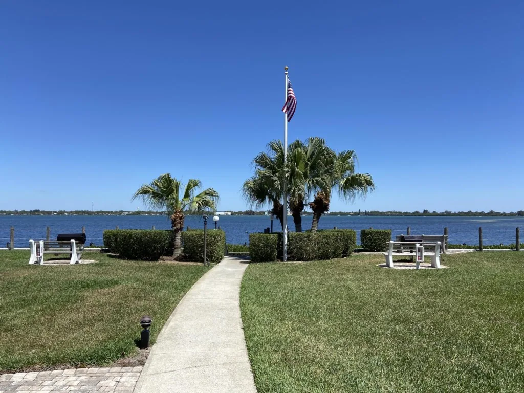 Open Deck – 2BR Loft Condo with Bay Views