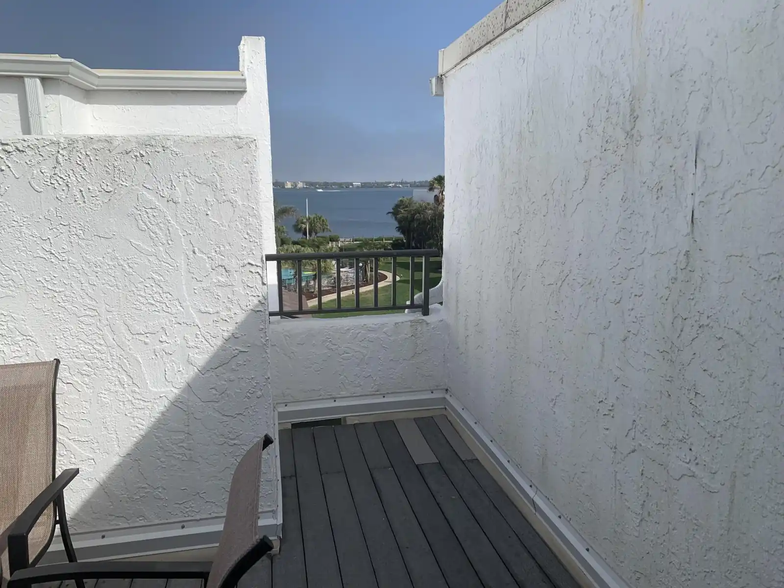 Open Deck – 2BR Loft Condo with Bay Views