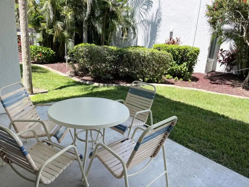 Peaceful Escape – Walk to Pool, Bay & Beach