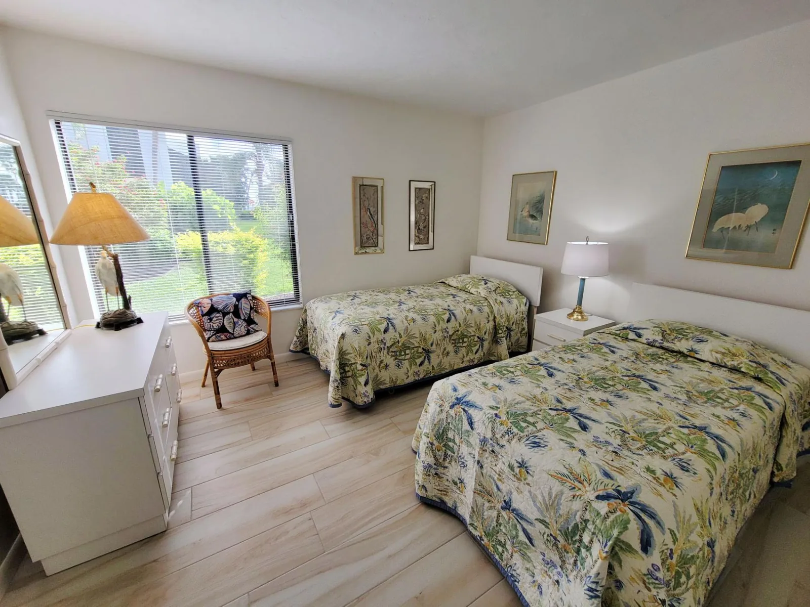 Peaceful Escape – Walk to Pool, Bay & Beach