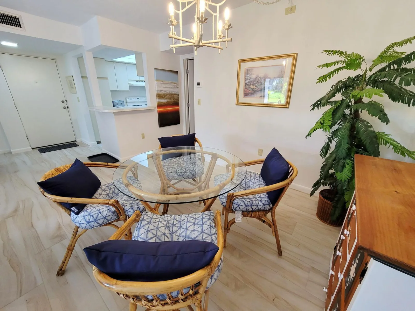 Peaceful Escape – Walk to Pool, Bay & Beach