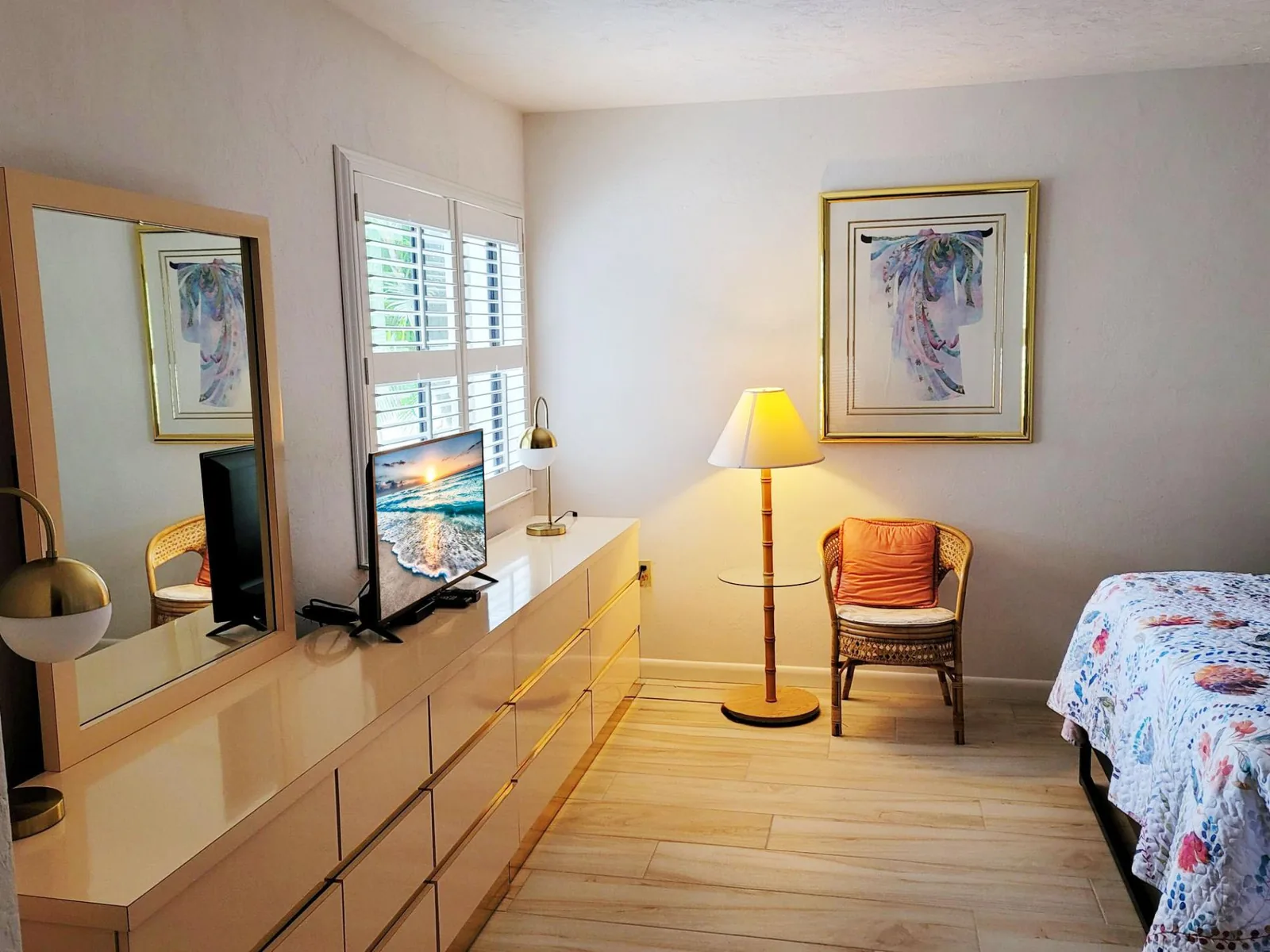 Peaceful Escape – Walk to Pool, Bay & Beach