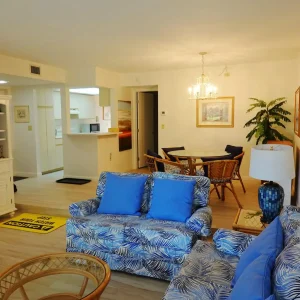 Peaceful Escape – Walk to Pool, Bay & Beach