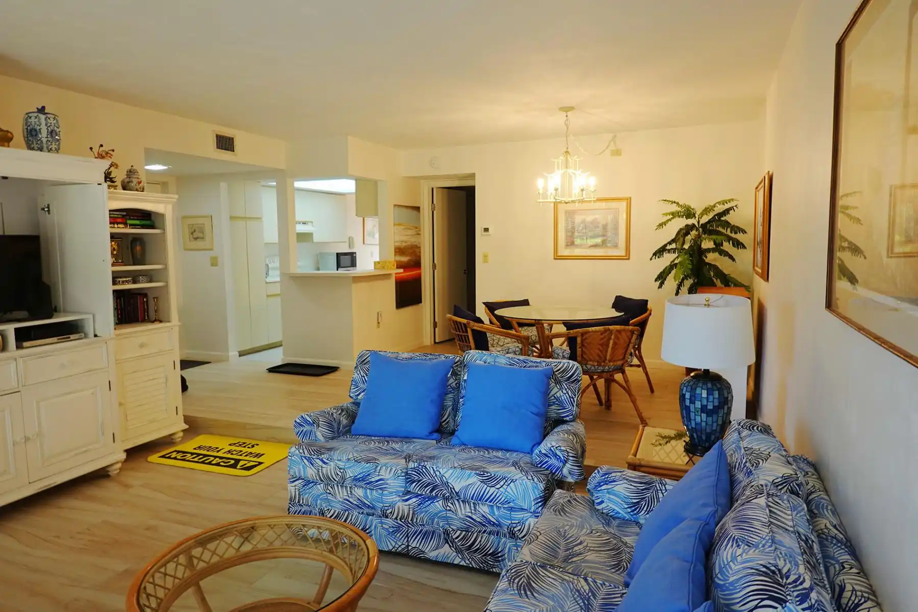 Peaceful Escape – Walk to Pool, Bay & Beach