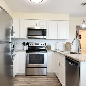 Suite #6 - The Highview