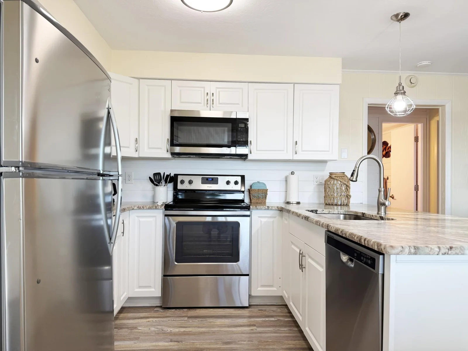 Suite #6 - The Highview