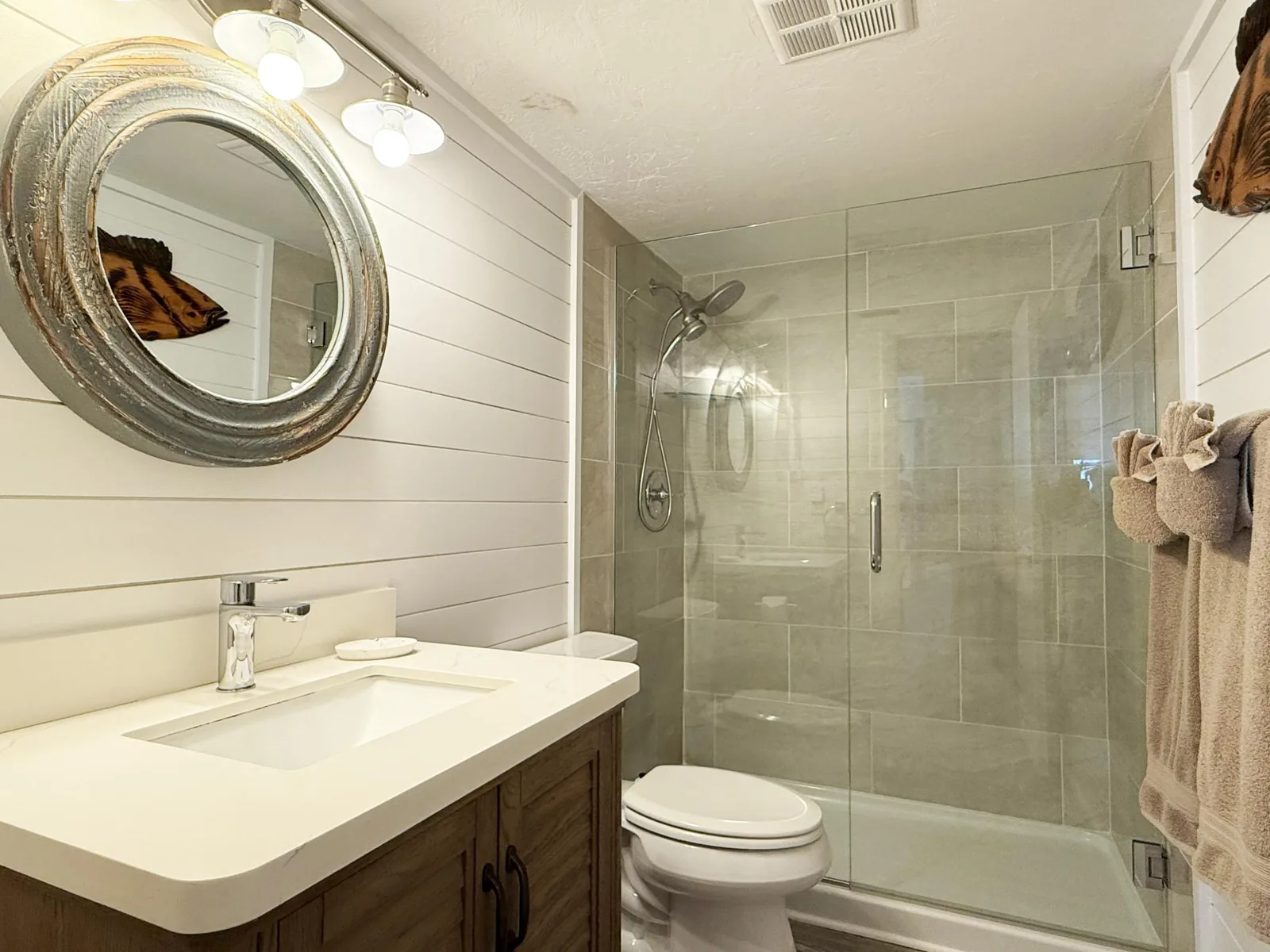 Suite #6 - The Highview