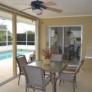 Pool Home Near Manasota Key - Shark Tooth Hunting