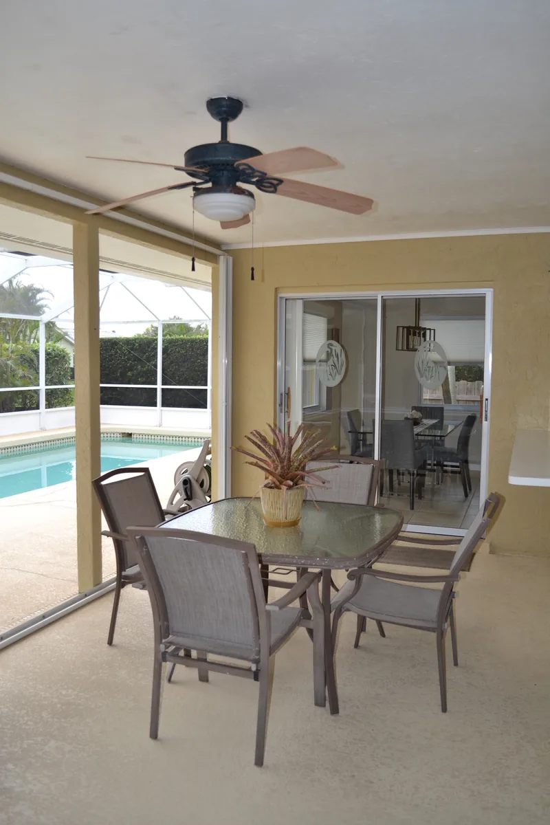 Pool Home Near Manasota Key - Shark Tooth Hunting