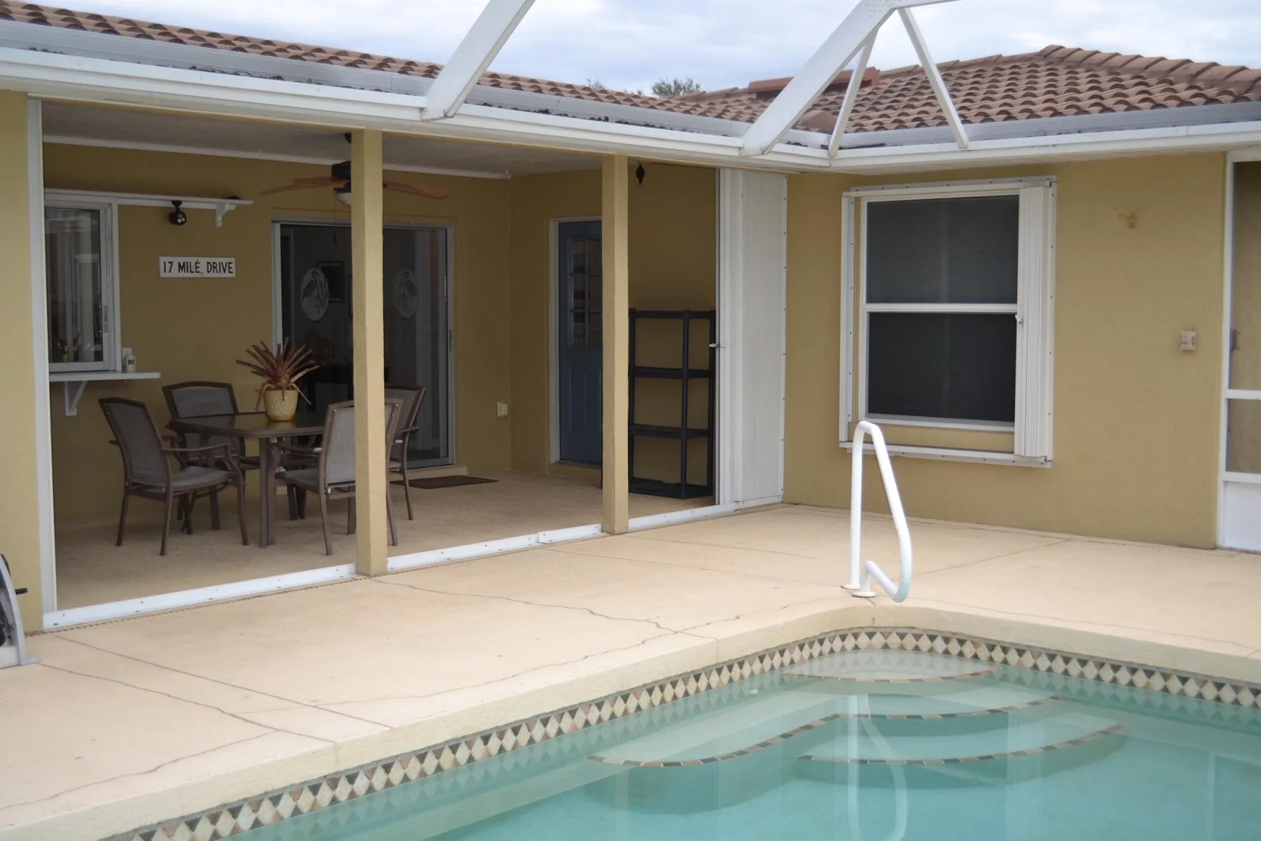 Pool Home Near Manasota Key - Shark Tooth Hunting