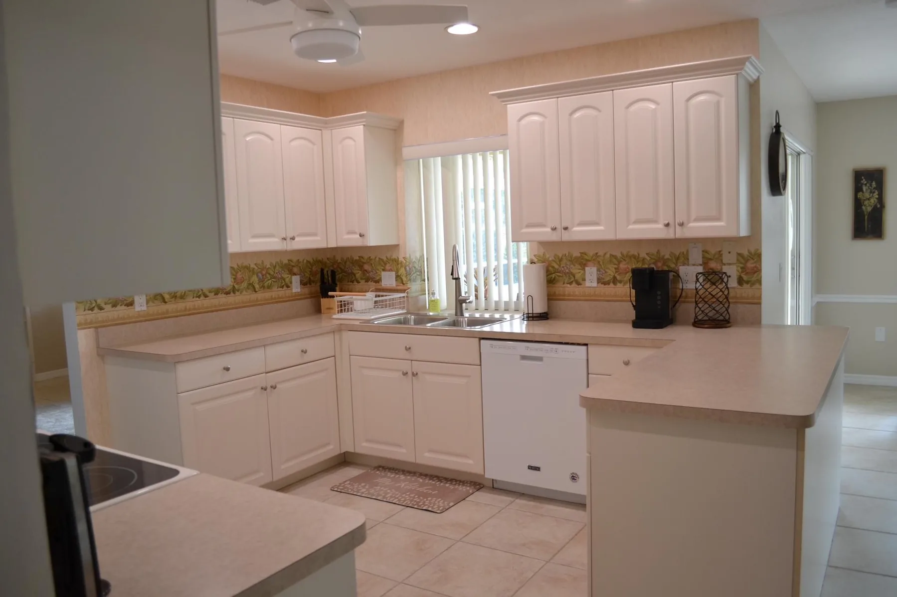 Pool Home Near Manasota Key - Shark Tooth Hunting