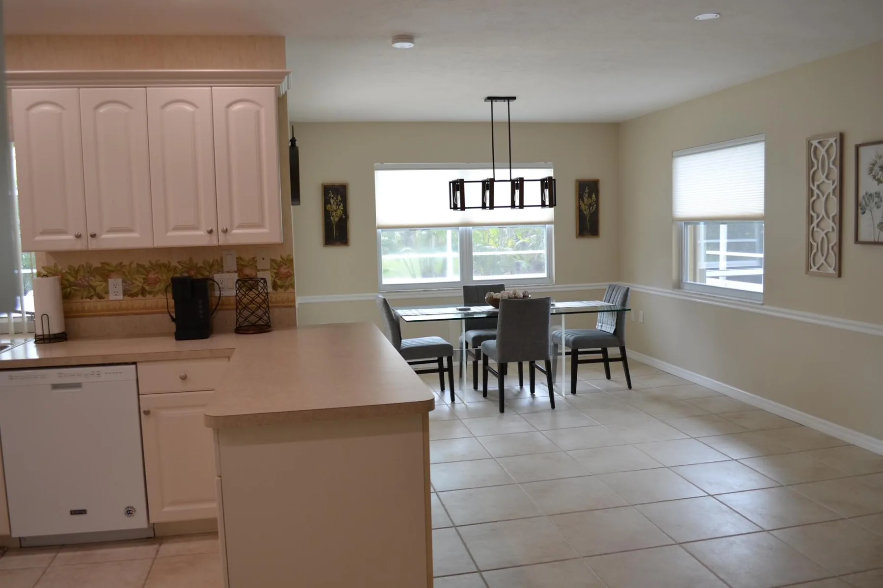 Pool Home Near Manasota Key - Shark Tooth Hunting
