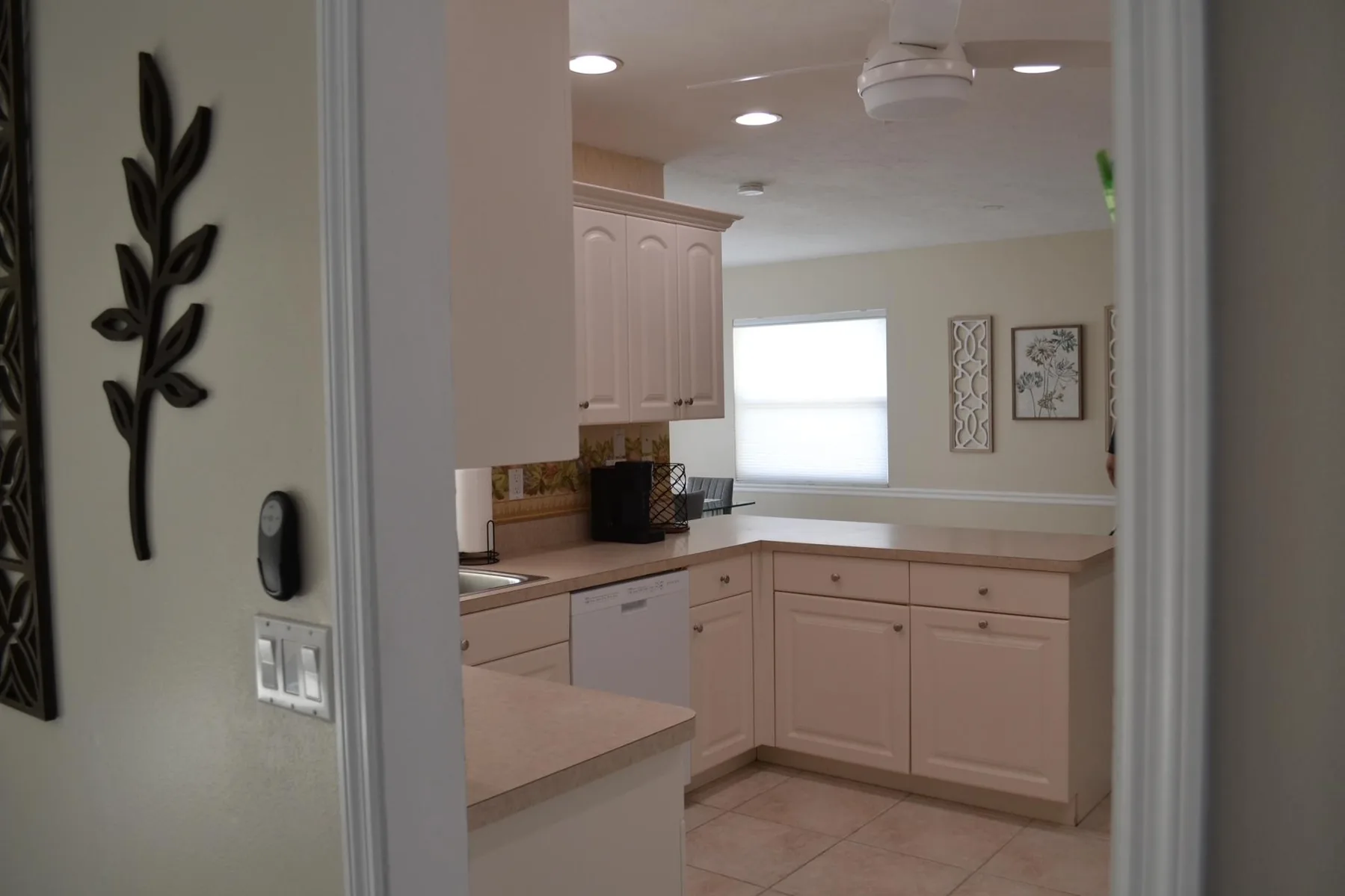 Pool Home Near Manasota Key - Shark Tooth Hunting