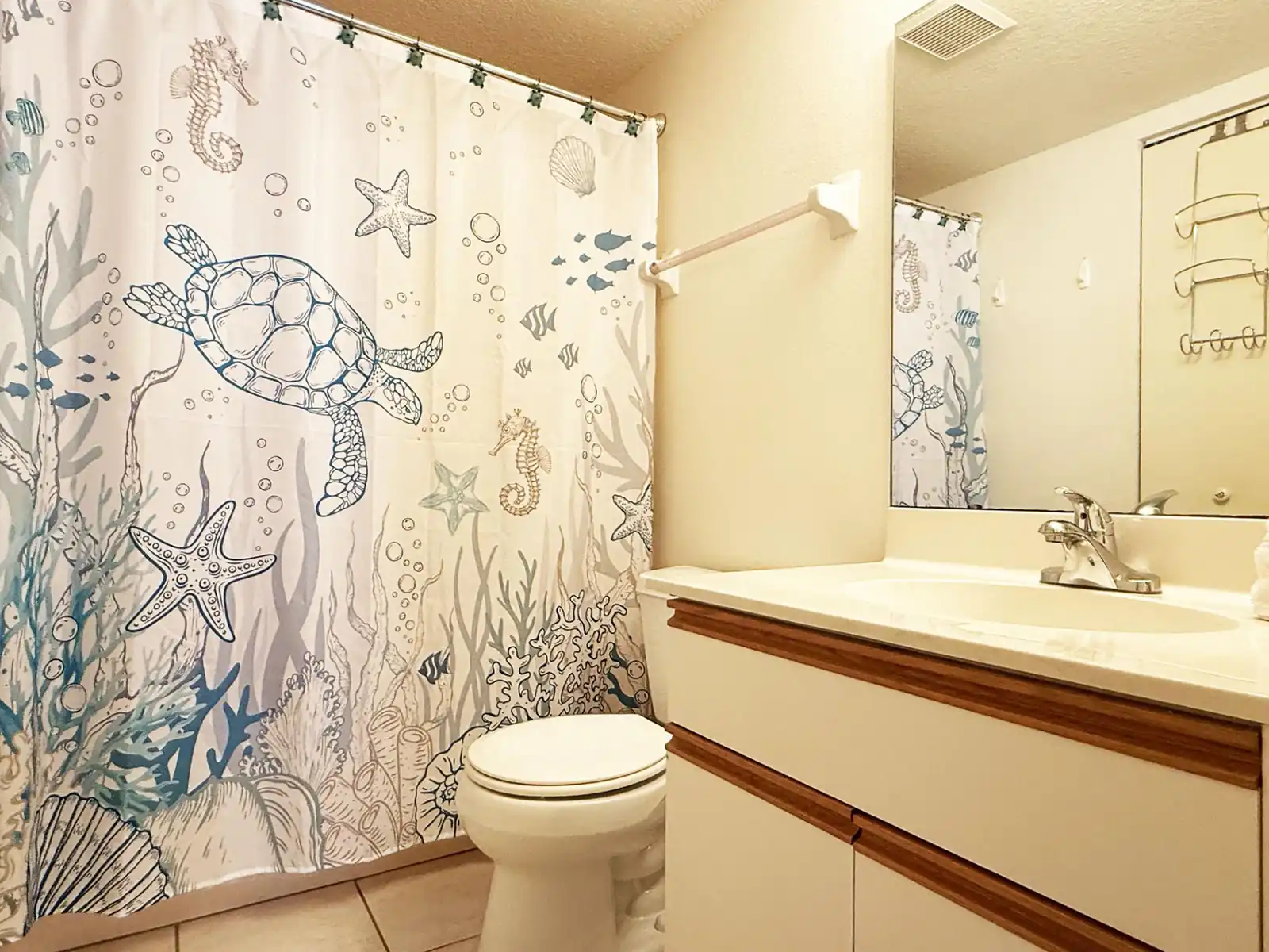 Coastal Comfort – 2BR Condo in Fiddlers Green