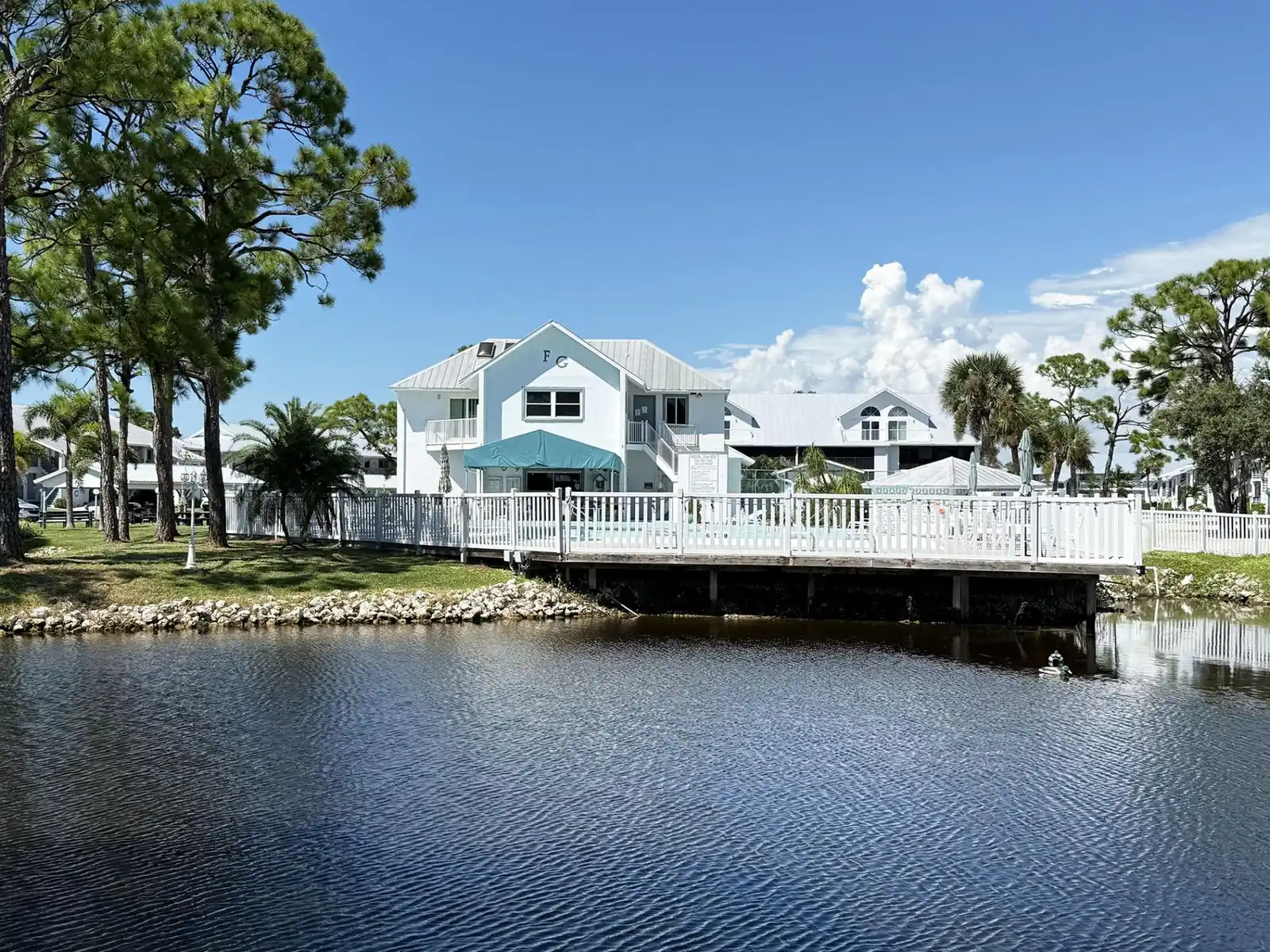 Coastal Comfort – 2BR Condo in Fiddlers Green