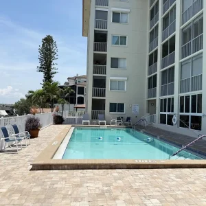 2BR - Dolphins & Bay Views Just Steps to Beach