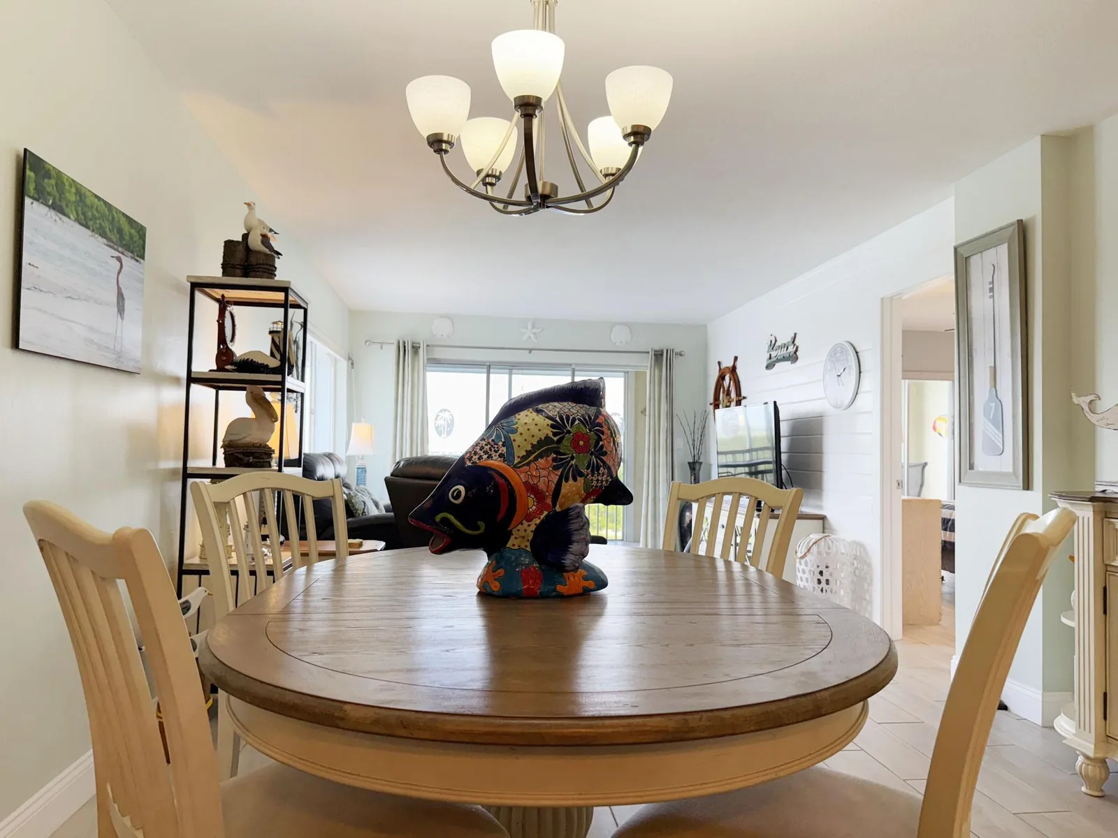 2BR - Dolphins & Bay Views Just Steps to Beach