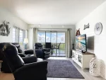 2BR - Dolphins & Bay Views Just Steps to Beach