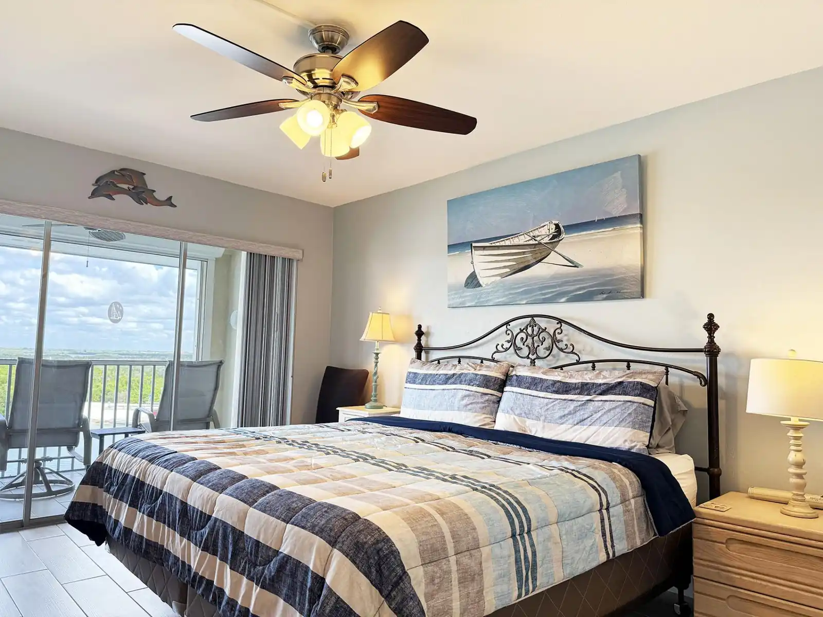 2BR - Dolphins & Bay Views Just Steps to Beach