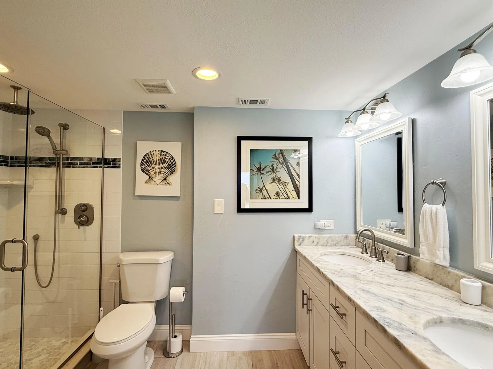 2BR - Dolphins & Bay Views Just Steps to Beach