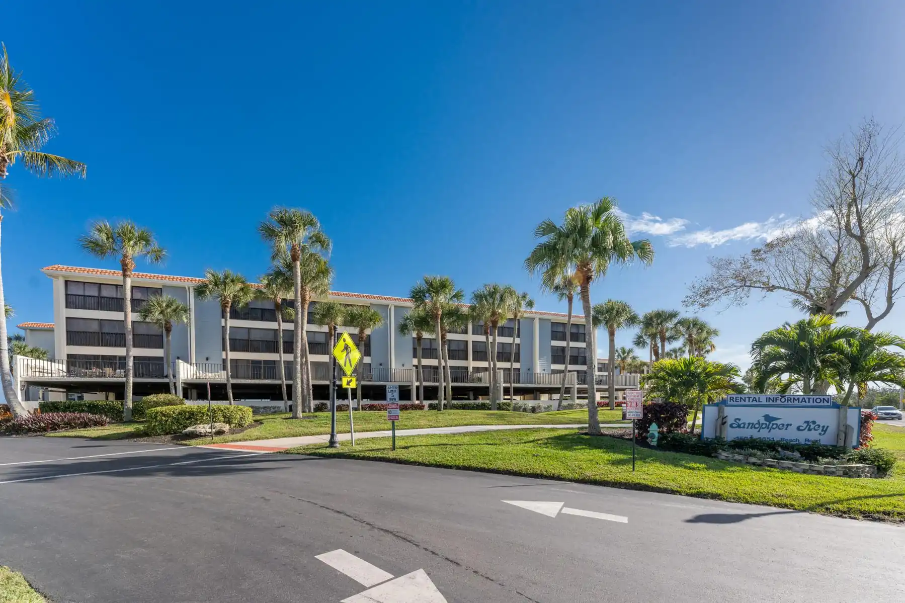 2BR Sandpiper Key – Bright, Stylish & Coastal