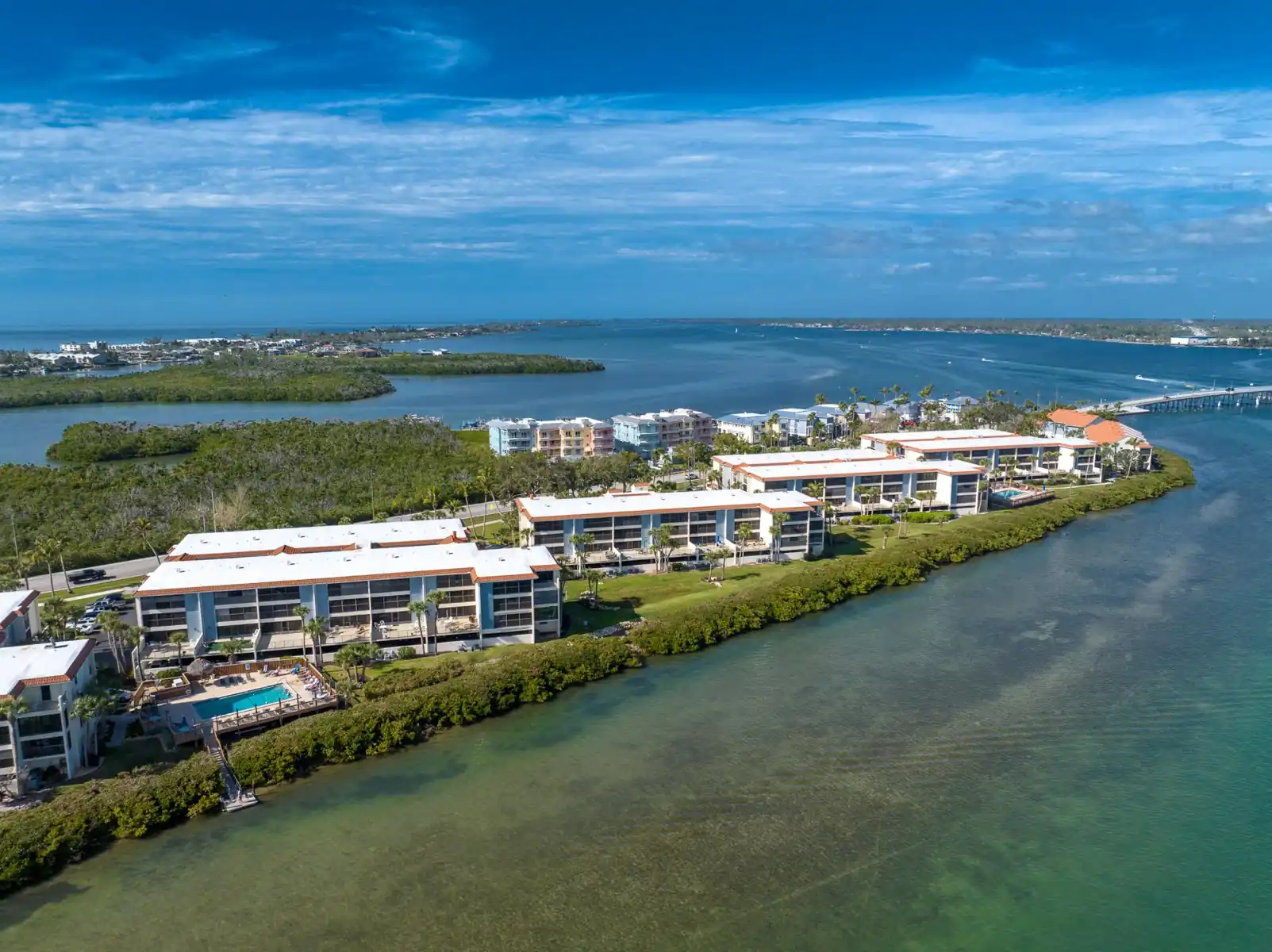 2BR Sandpiper Key – Bright, Stylish & Coastal