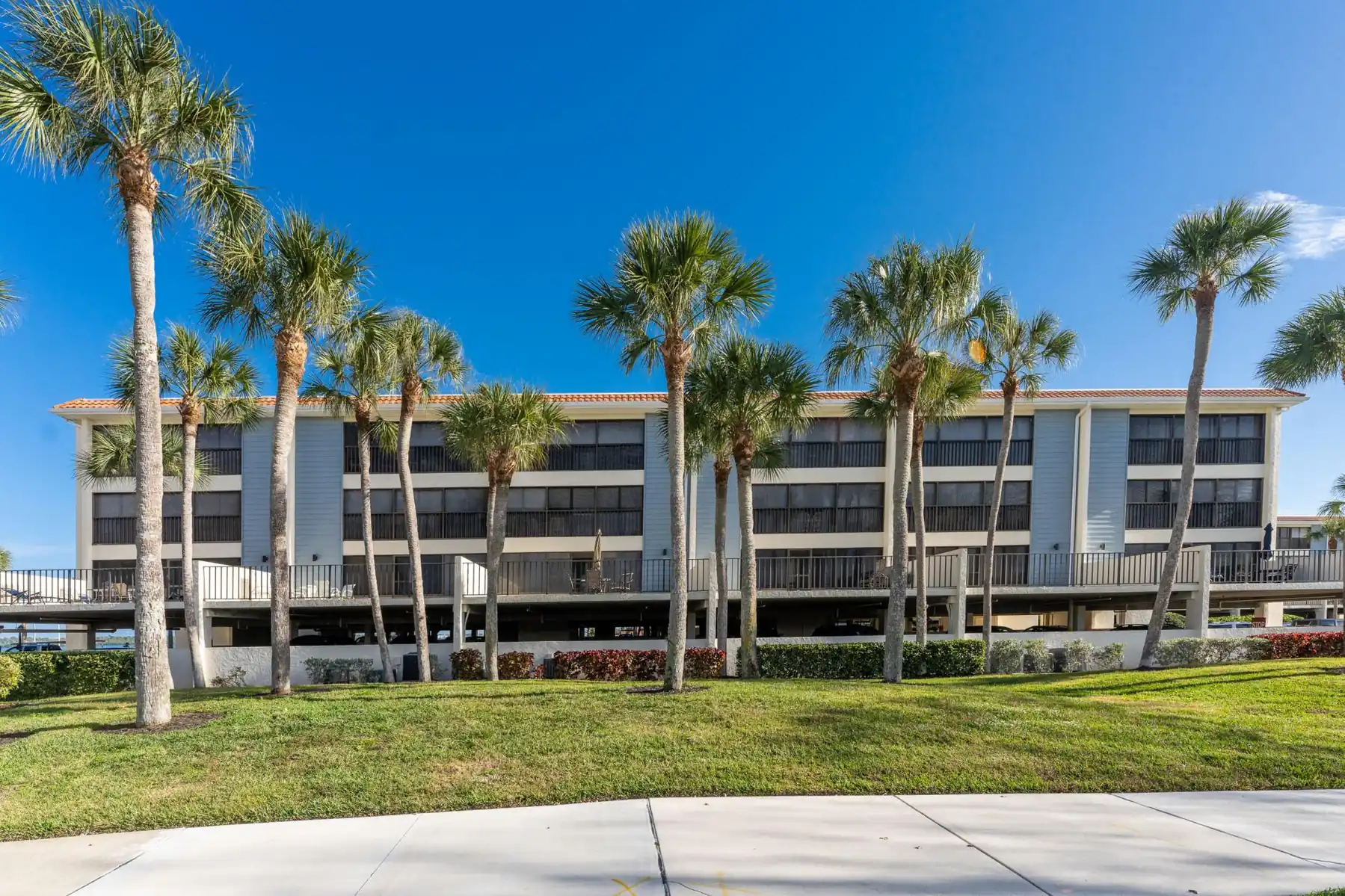 2BR Sandpiper Key – Bright, Stylish & Coastal