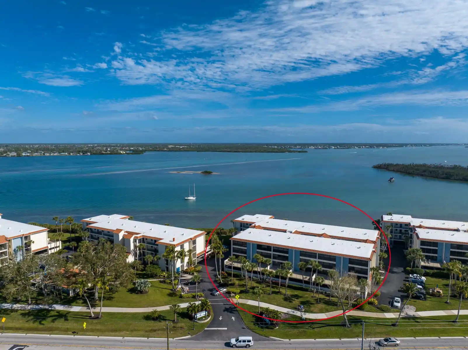 2BR Sandpiper Key – Bright, Stylish & Coastal