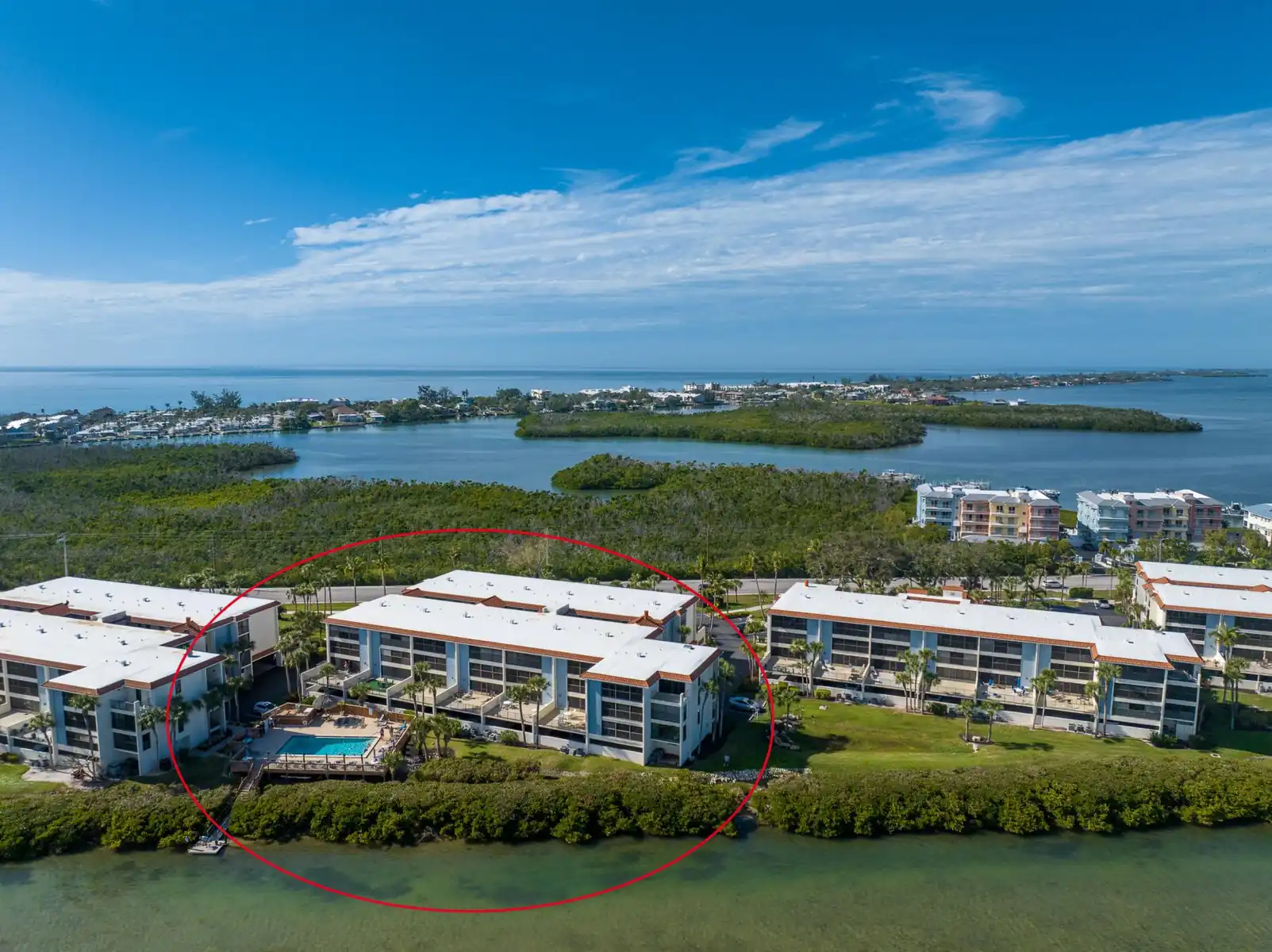2BR Sandpiper Key – Bright, Stylish & Coastal